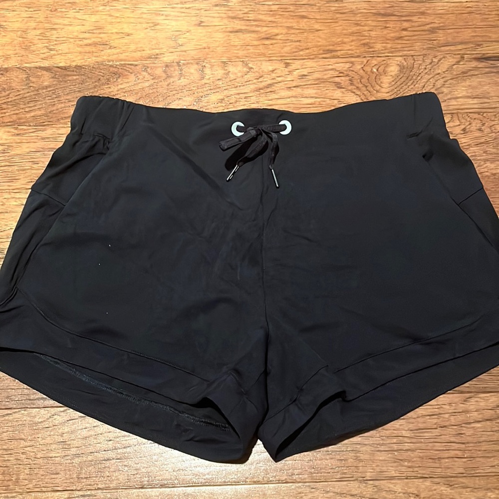 Lululemon short, size 10 NEW without tags